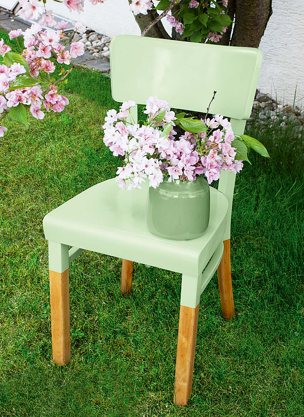 Alter Stuhl in neuem Design